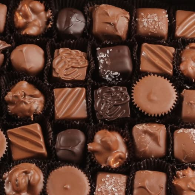 Deluxe Assortment Gift Box 8 oz