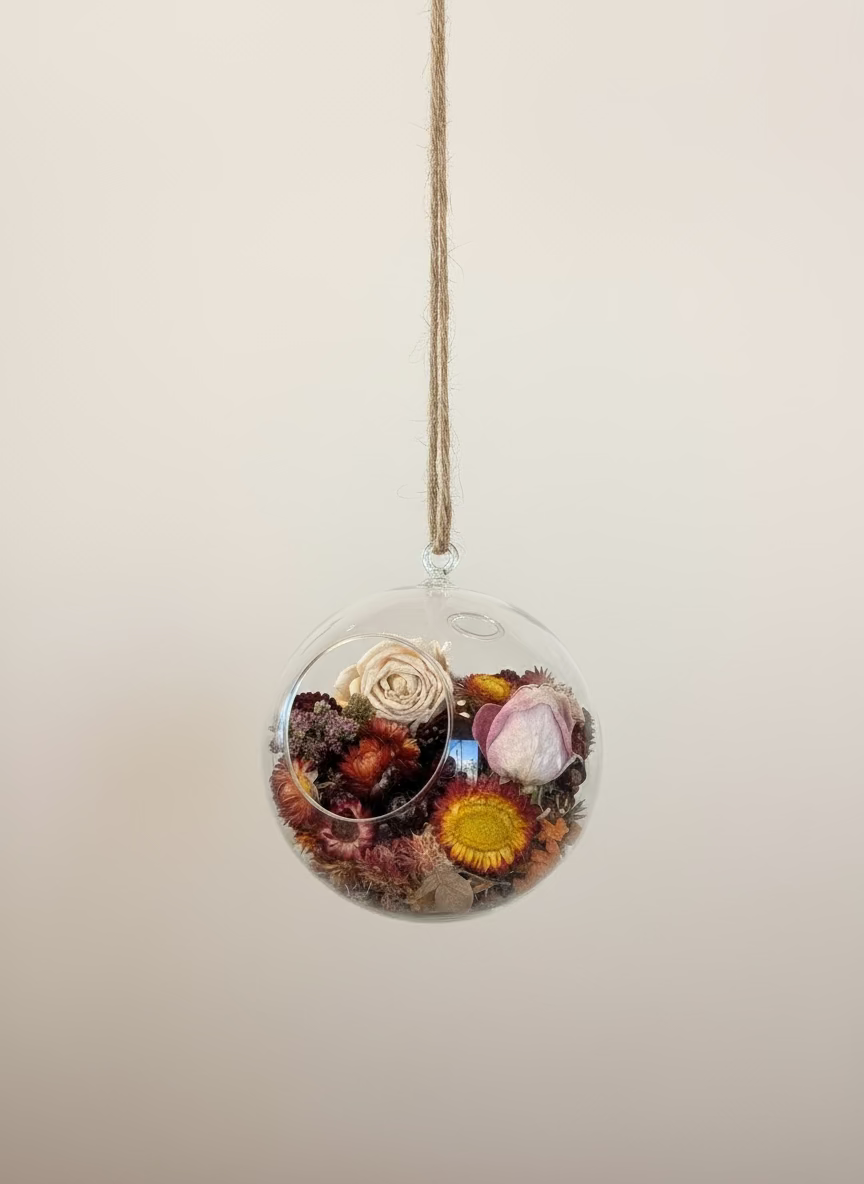 Dried flower terrarium